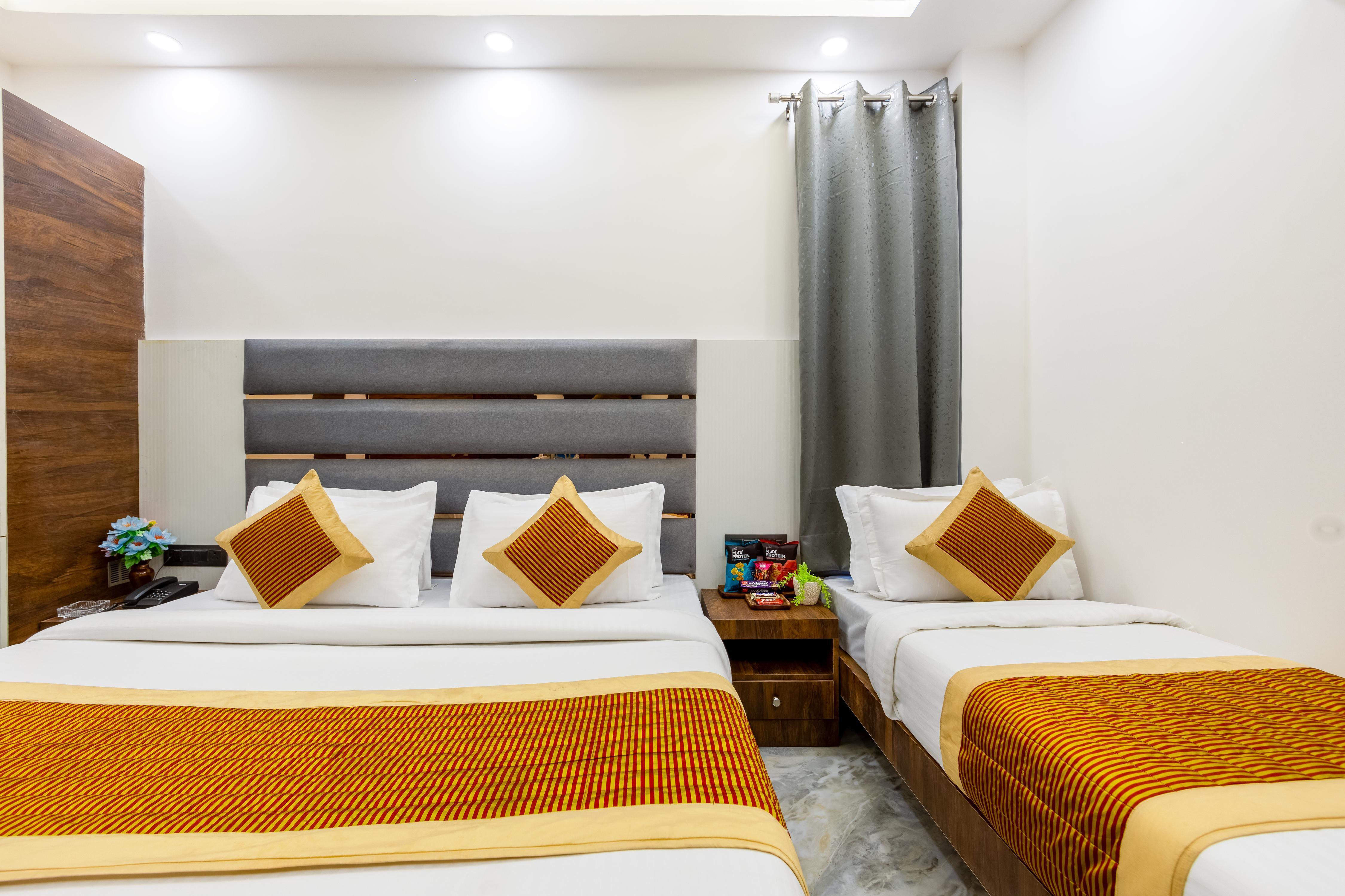Hotel UN Star 5 minutes from New Delhi Railway Station & Connaught Place - Tap to explore photos