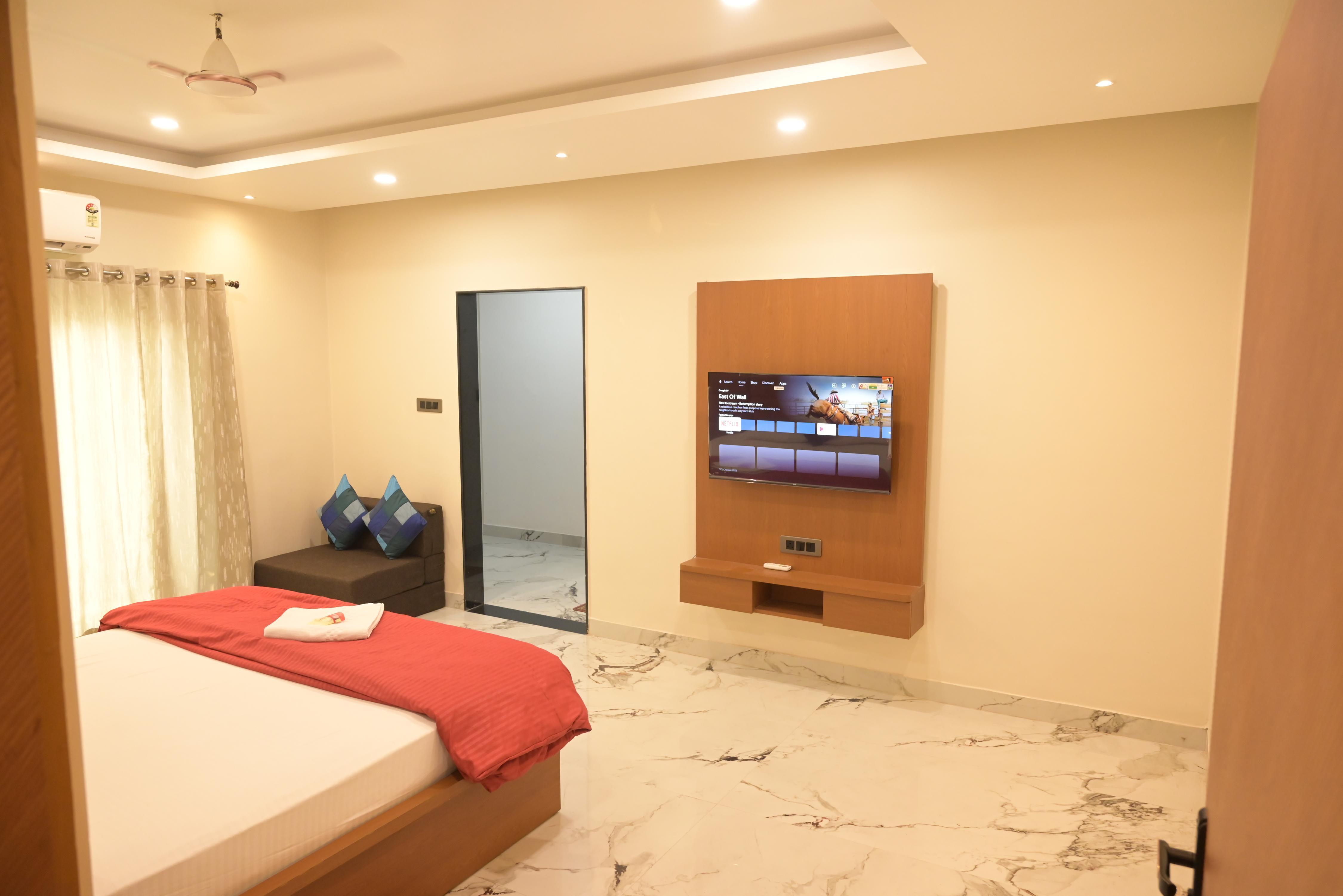 Nandi Niwas I 5 Bedroom Flat Near Sankat Mochan - Tap to explore photos