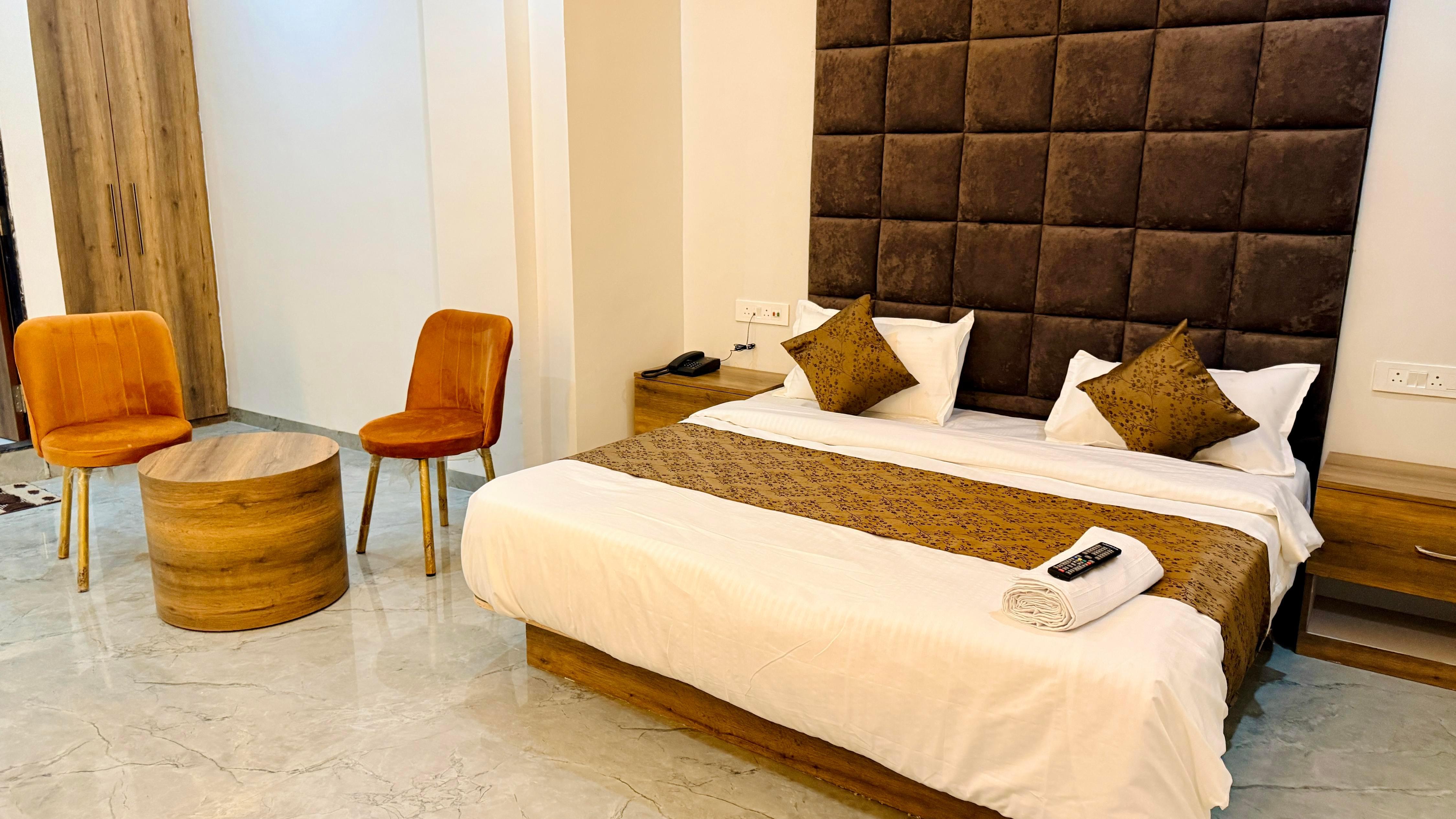 Revelon Grand Hotel - Tap to explore photos