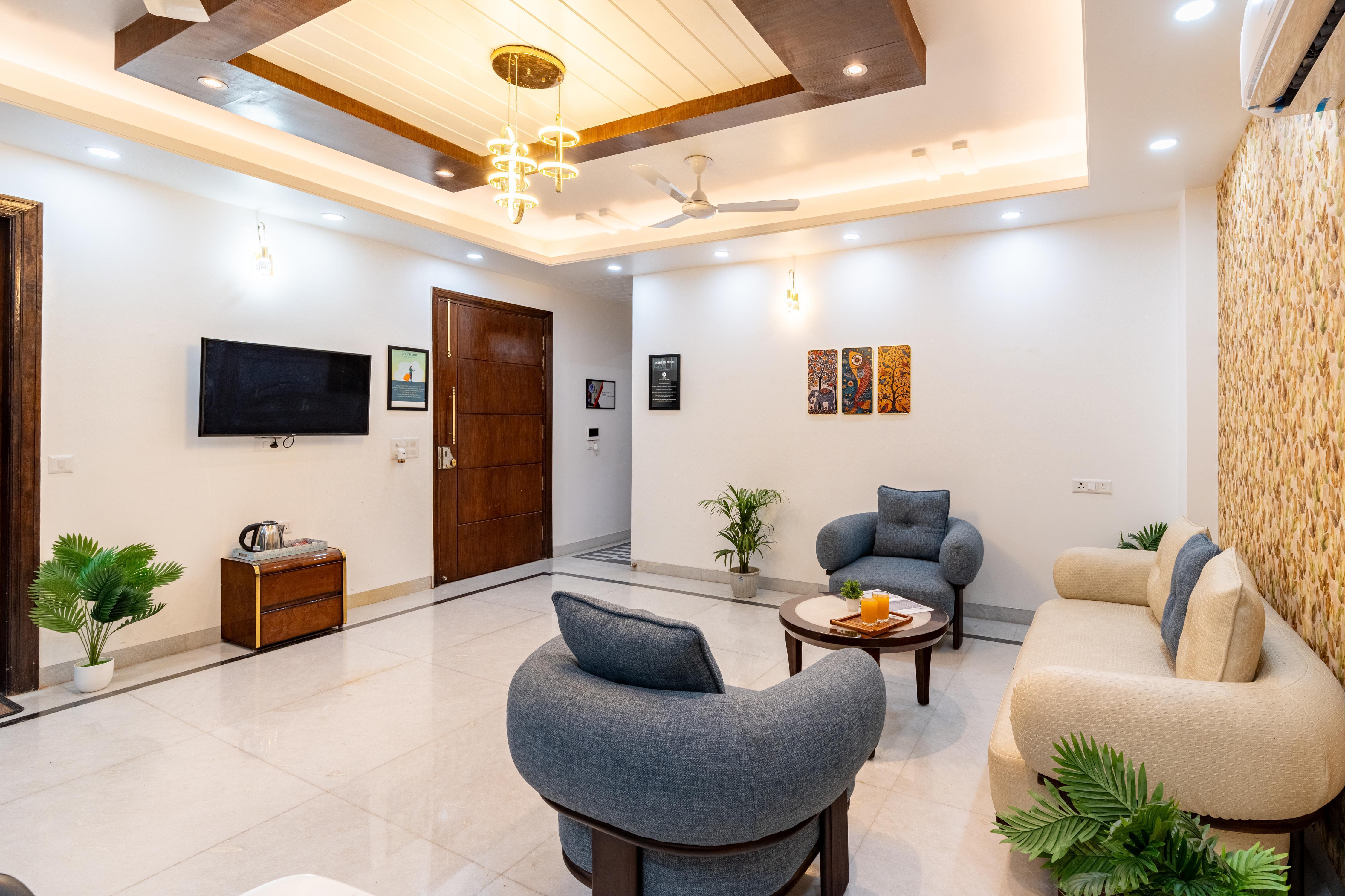 Homlee-Gold-4BHK-Lift-Vasant Kunj-Parking - Tap to explore photos