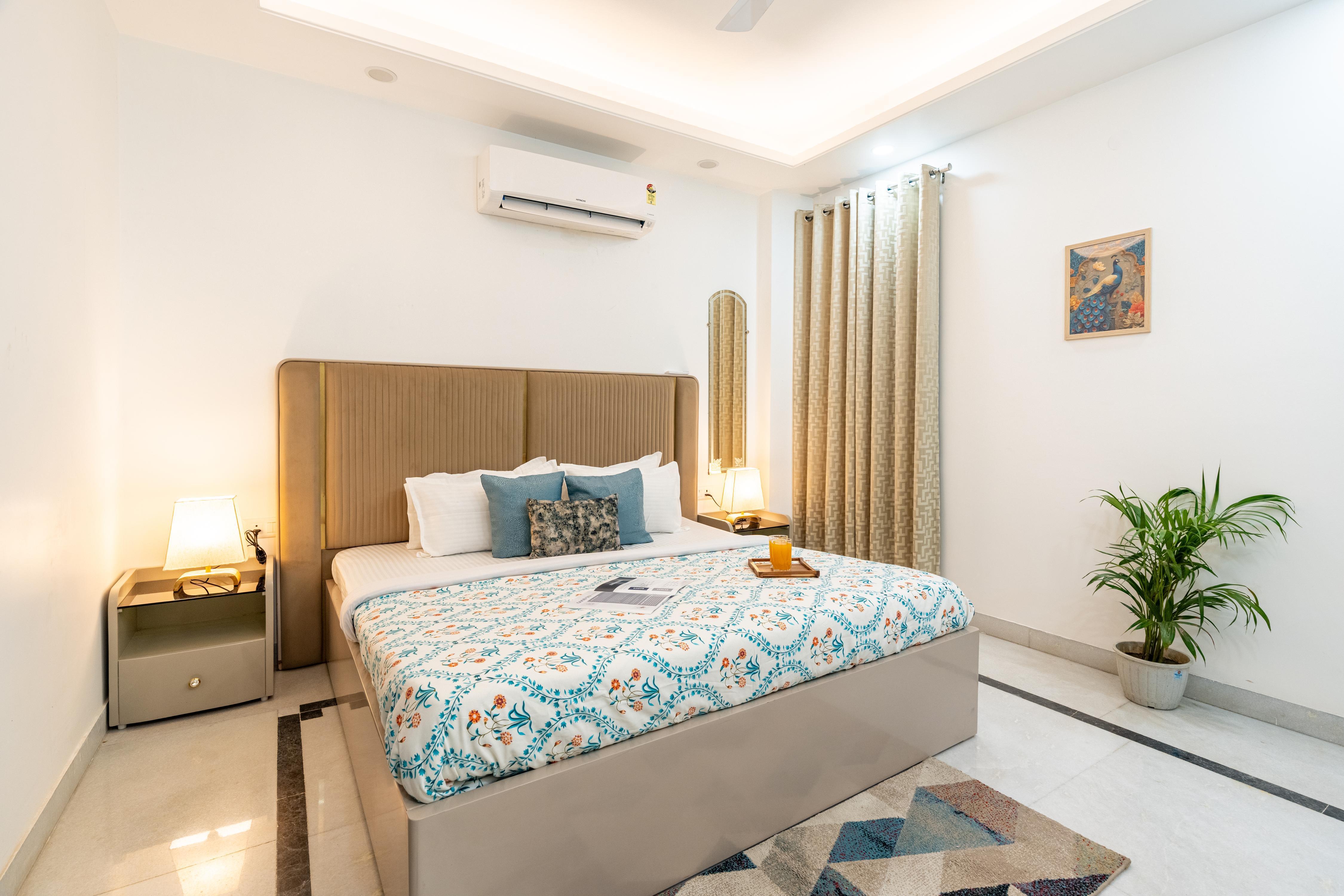Homlee-Gold-4BHK-Lift-Vasant Kunj-Parking - Tap to explore photos