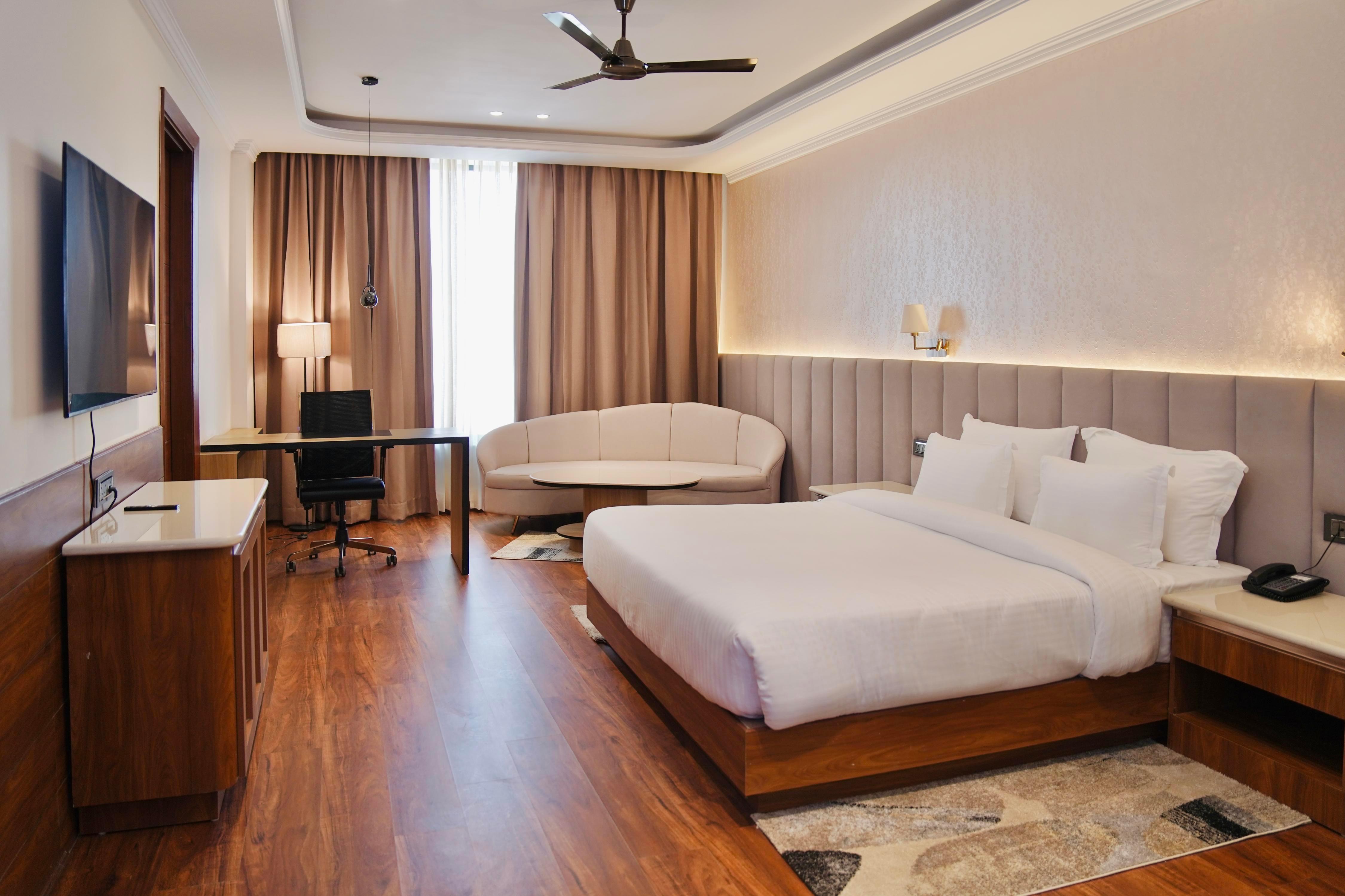 Le OVAL Hotel & Resorts Room Type - Premium Room (King Bed)
