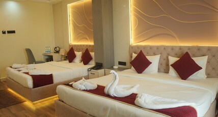Hotel Divine International Room Type - PREMIUM SEA VIEW(FOUR SHARING)