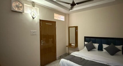 shri rudra guest house Room Type - Deluxe Double Bed with City View shri rudra guest house Room Type - Deluxe Double Bed with City View