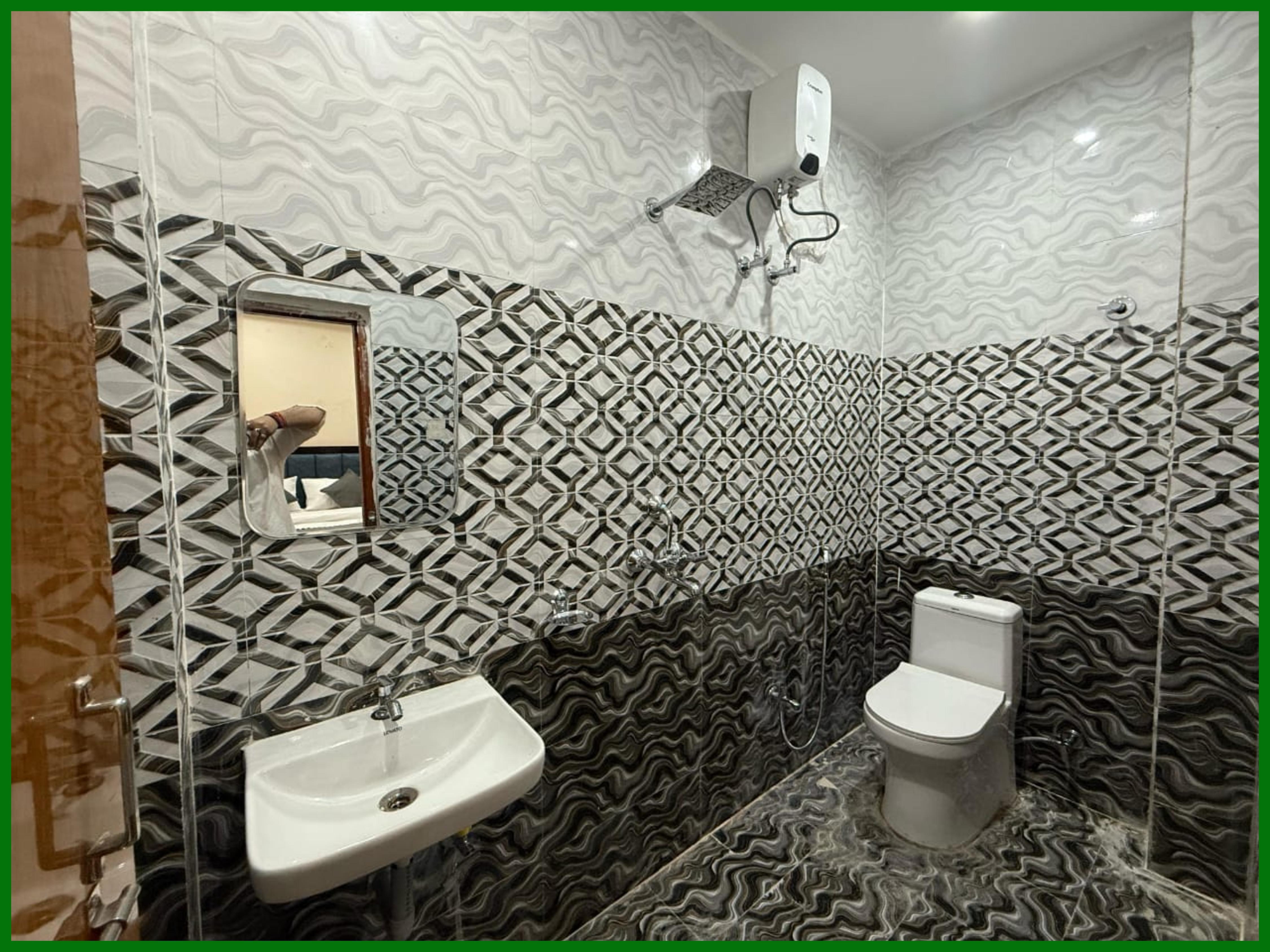 shri rudra guest house - Tap to explore photos