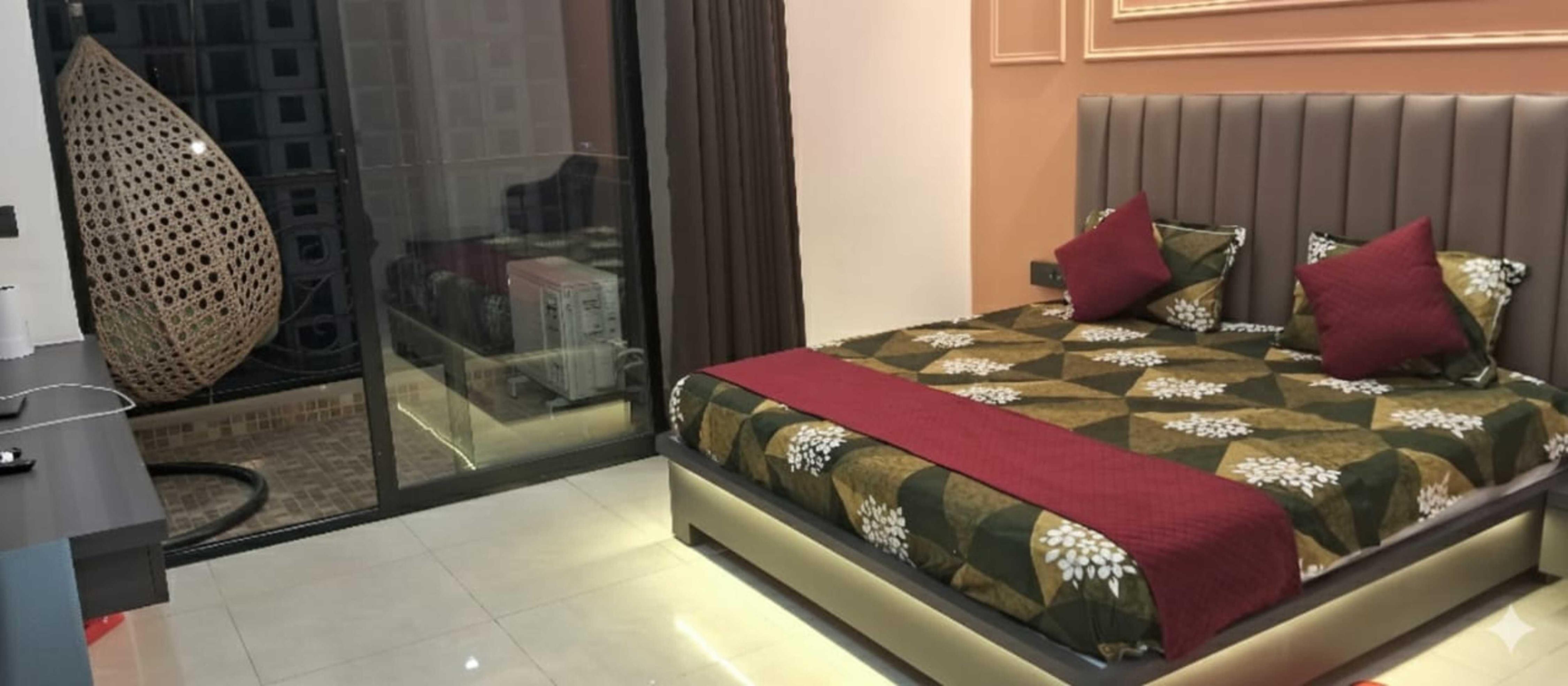 Luxury Rooms, Lucknow - Tap to explore photos