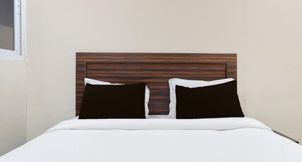 Hotel O Uttaranchal University Dehradun Room Type - Deluxe Hotel O Uttaranchal University Dehradun Room Type - Deluxe
