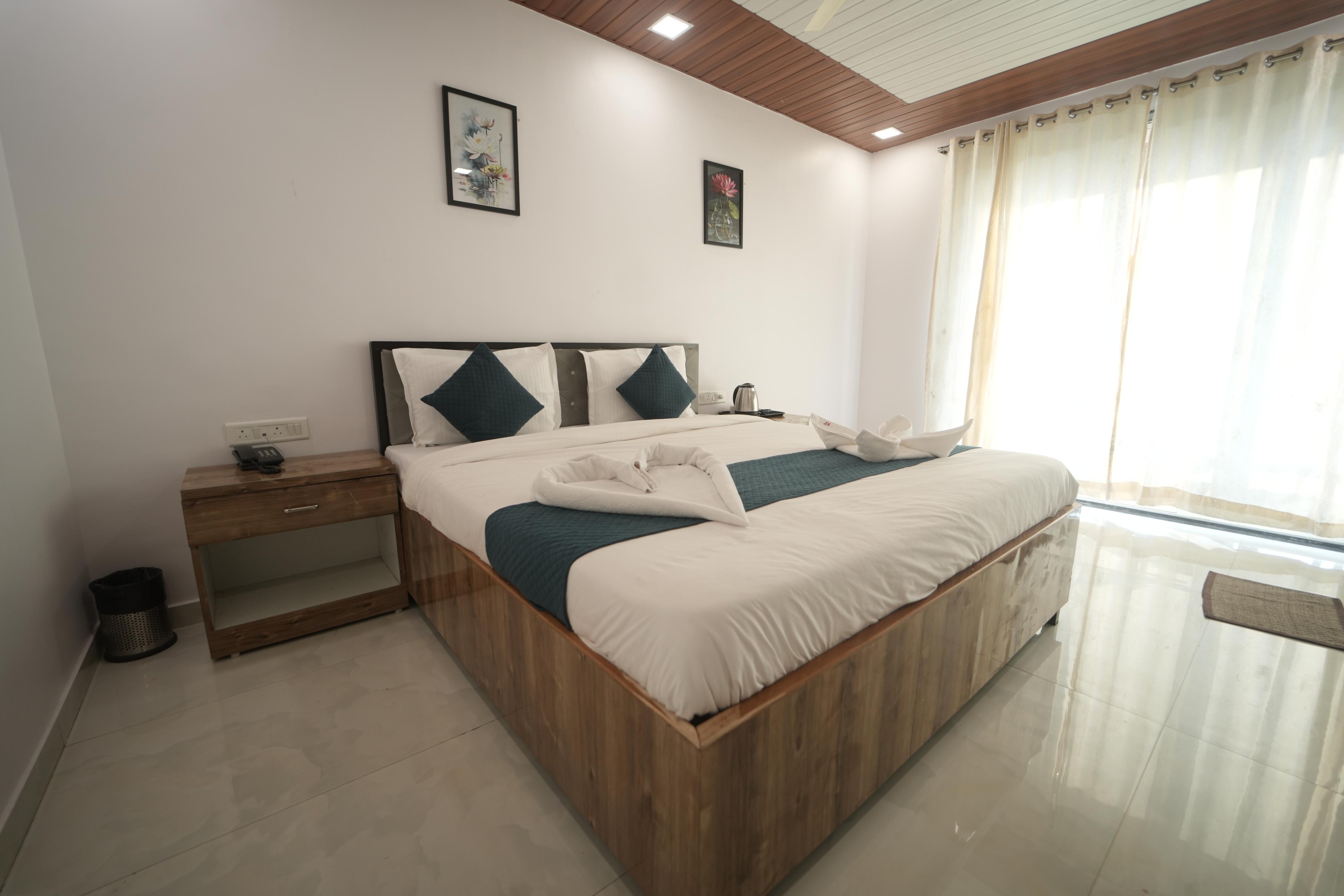 Hotel Winter Cloud - Tap to explore photos