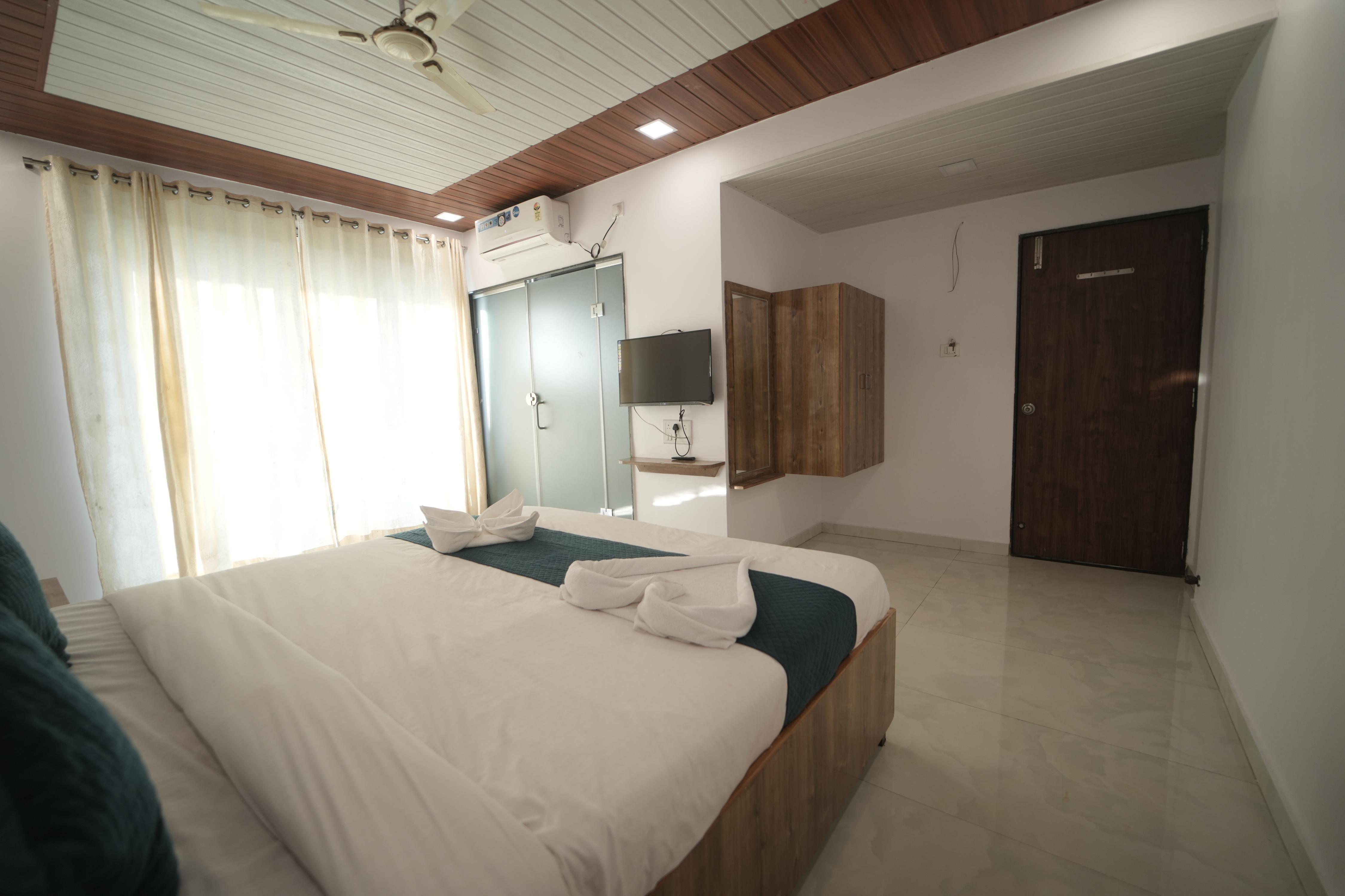 Hotel Winter Cloud Room Type - Deluxe Balcony Hill View