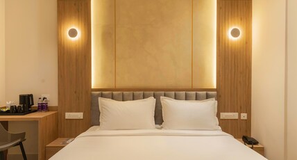 THE CONTINENTAL SUITES Room Type - Deluxe Room