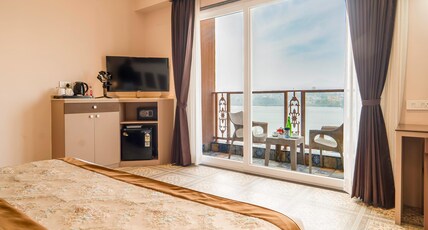 Lakeside Leisure A Lake View Hotel Room Type - Lake View Room with Private Balcony