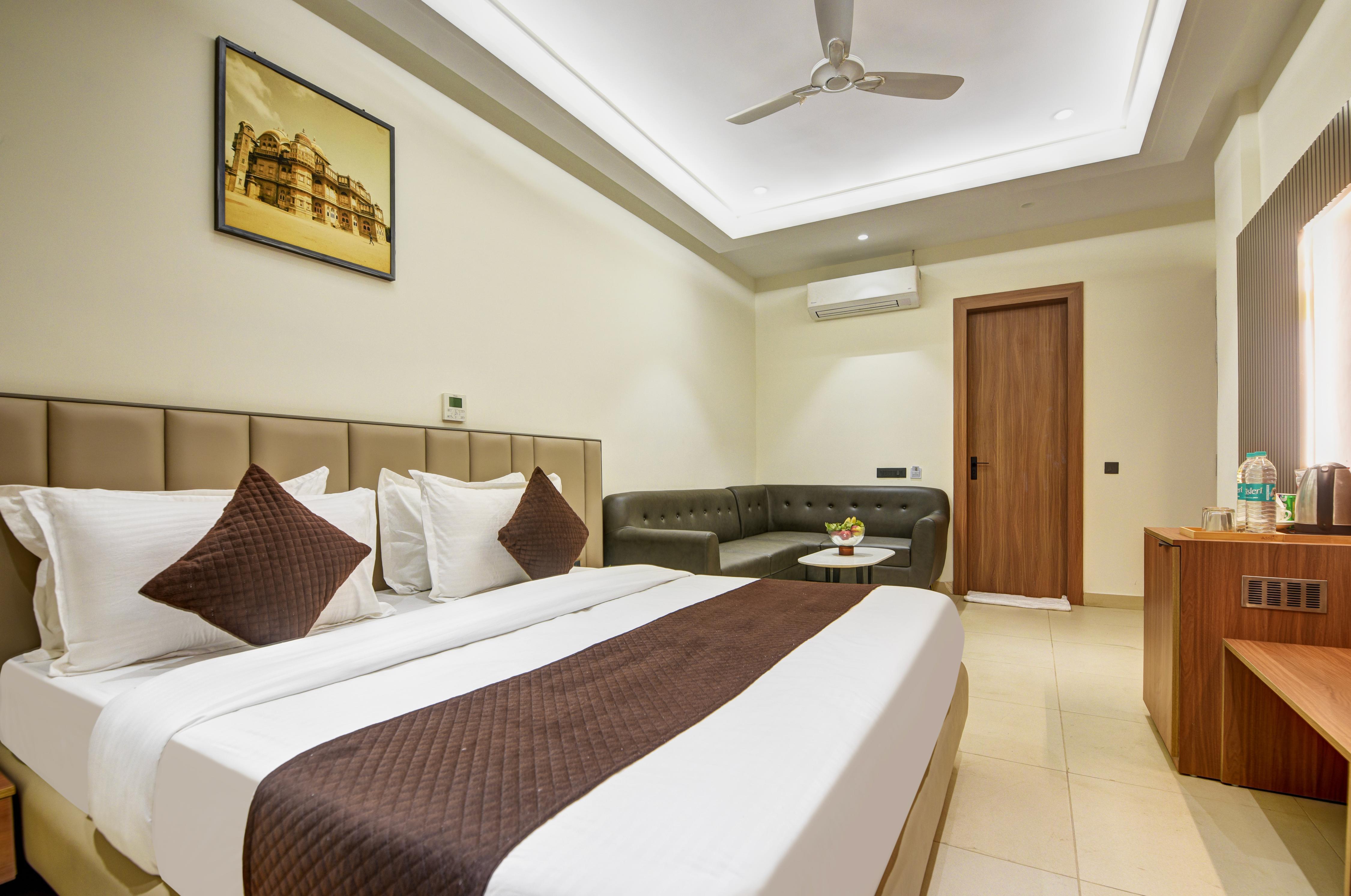 Hotel Heritage Suites Near Ashok Vihar Room Type - Heritage Suite Room