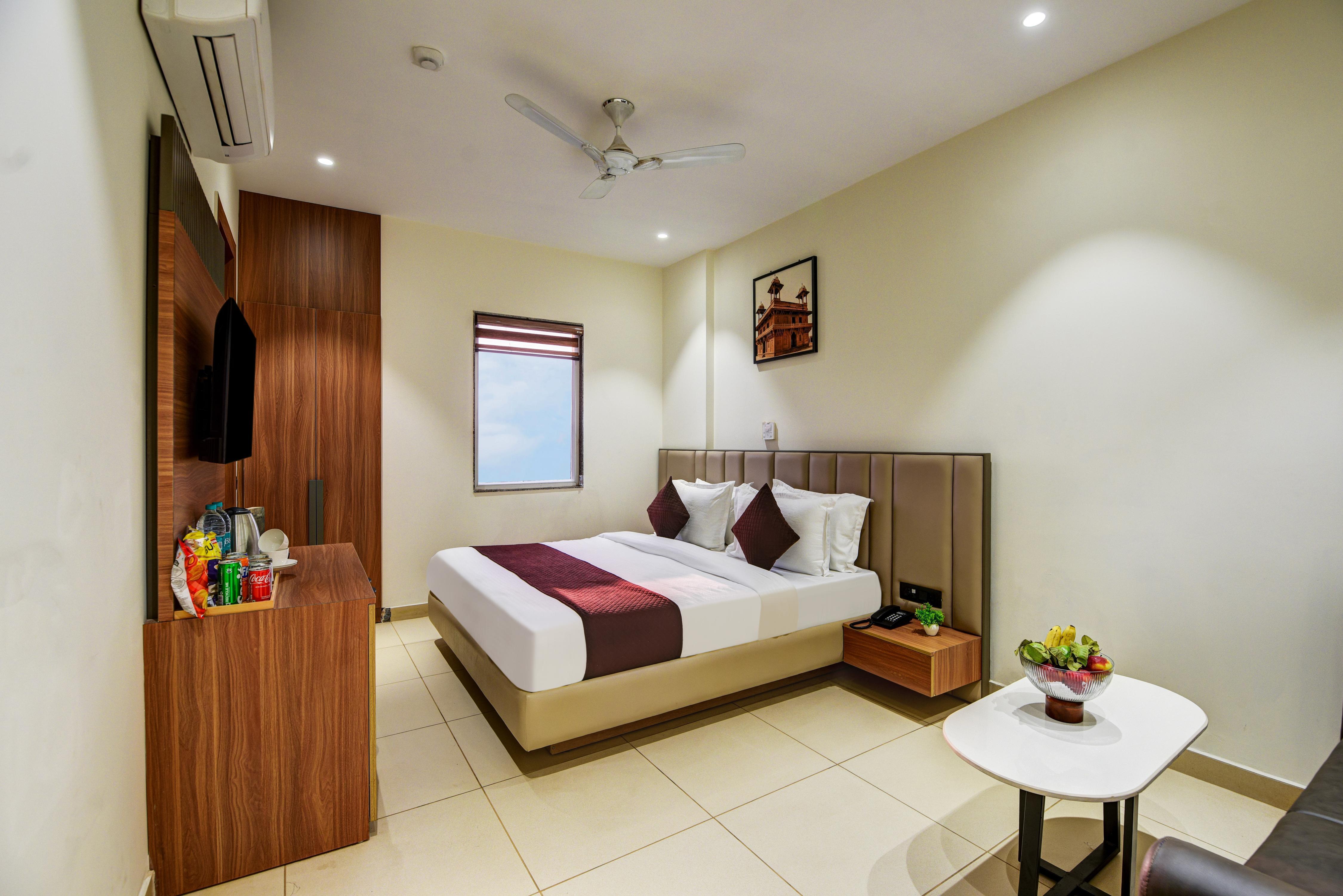 Hotel Heritage Suites Near Ashok Vihar - Tap to explore photos