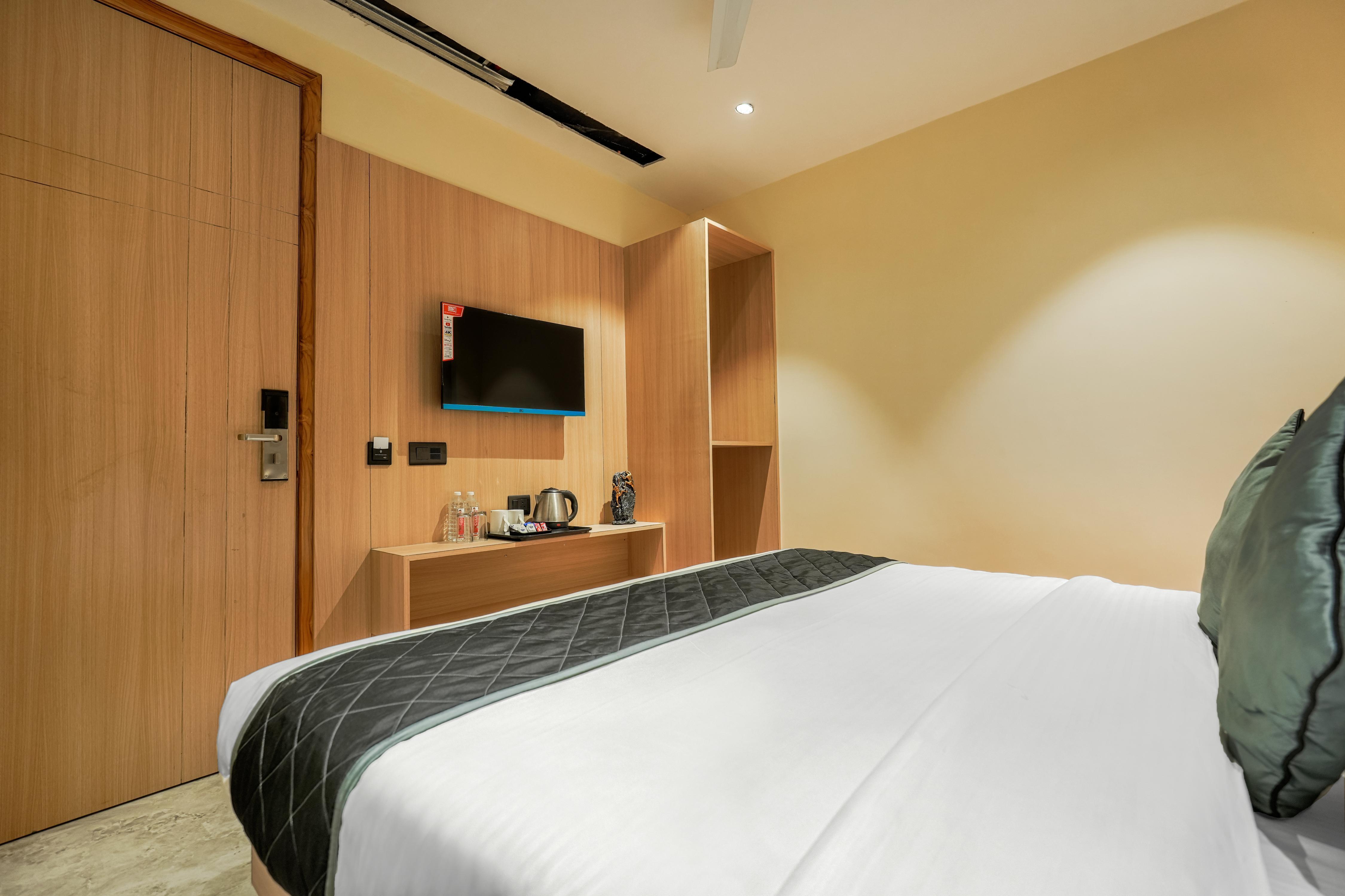 Luxe Stayz Marrion (100 Metres from Golden Temple) - Tap to explore photos