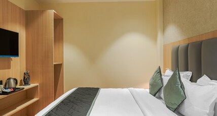 Luxe Stayz Marrion (100 Metres from Golden Temple) Room Type - Deluxe Room