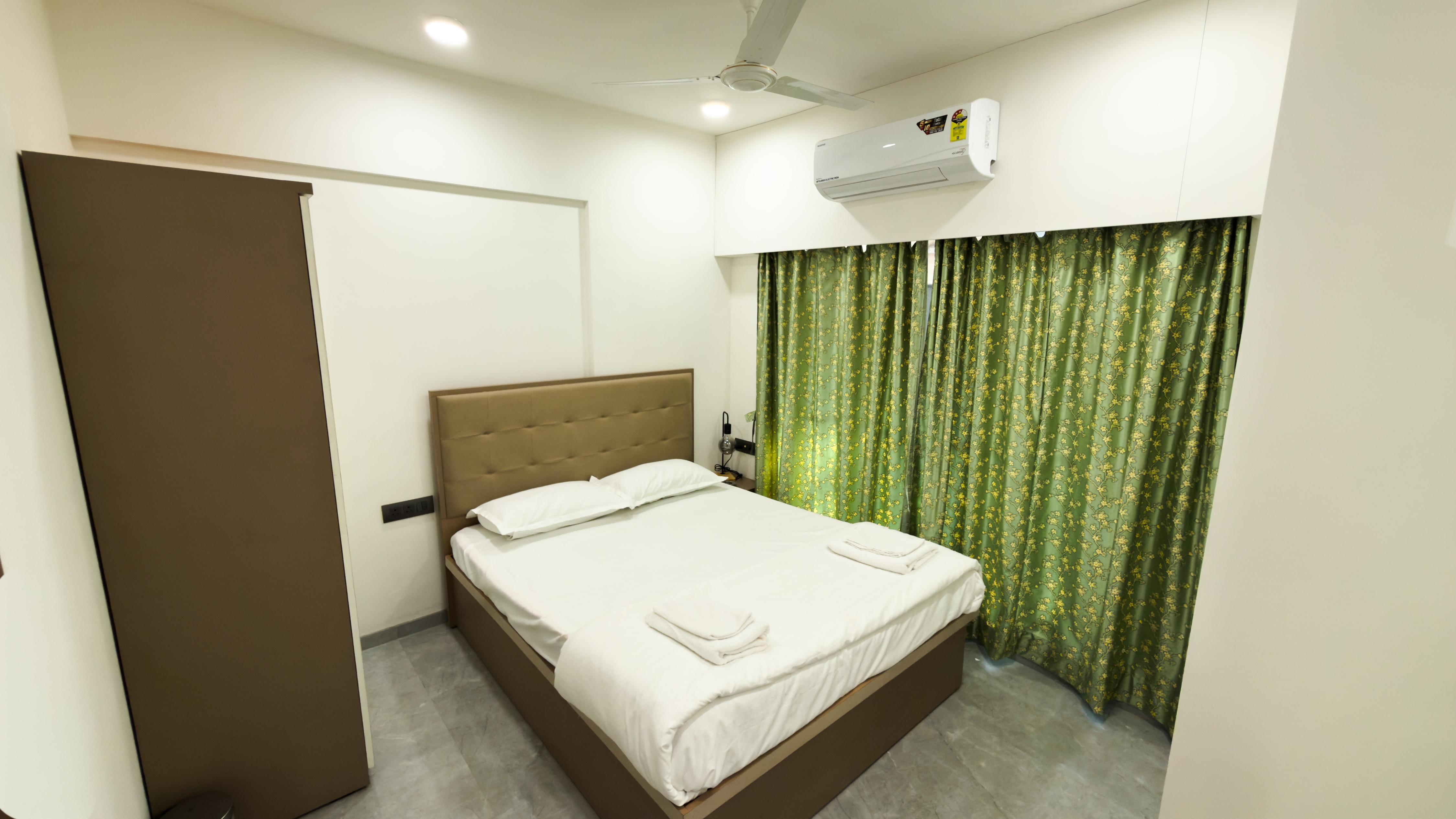 Cozy Key Stay in BKC Kalina Room Type - Escape room with bathroom in hallway
