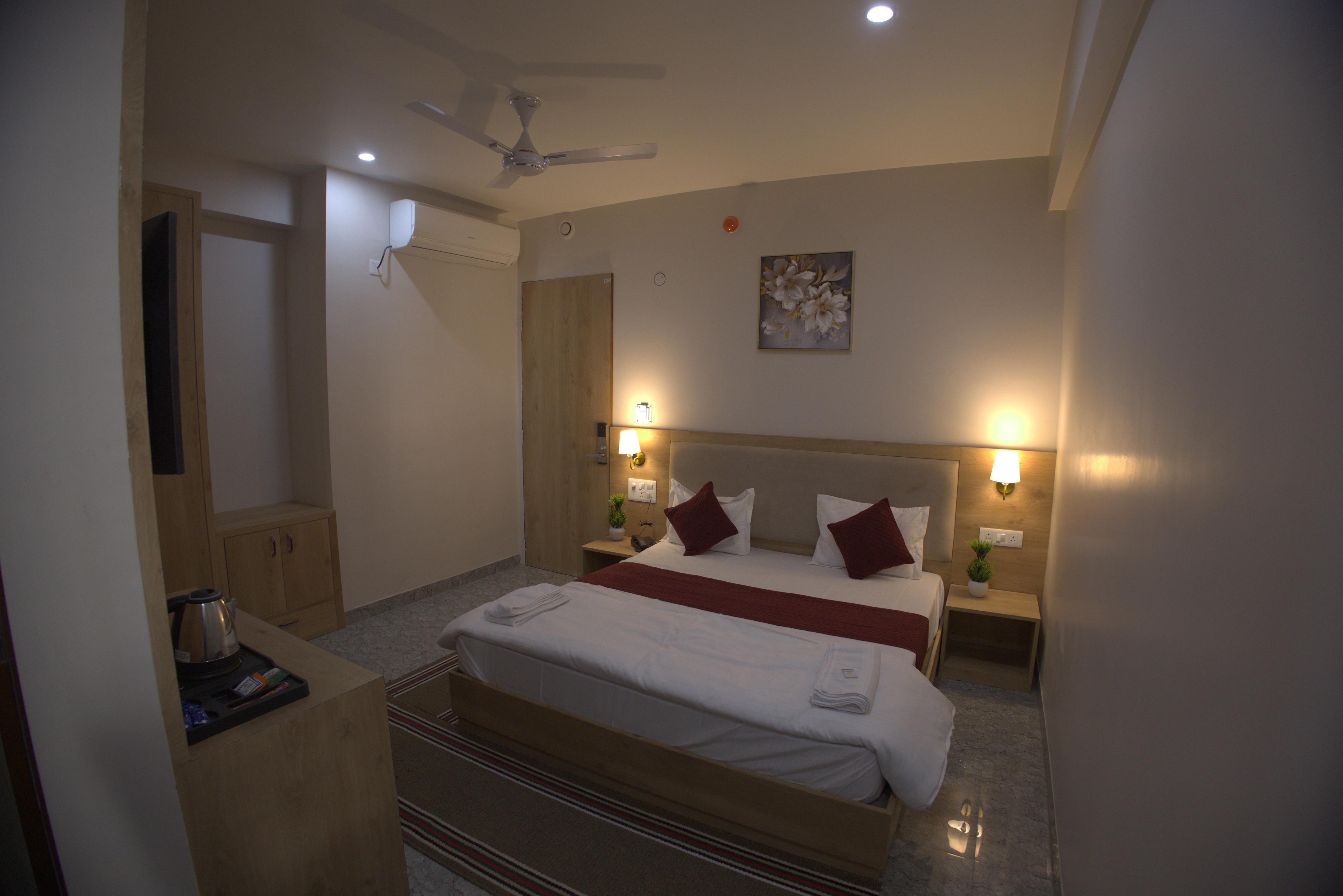 ROYAL GREENS Room Type - Deluxe Room