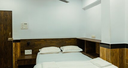 Cozykey Bandra Room Type - Jade