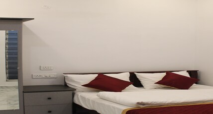 Thiru Annamalaiyar Residency Room Type - Family Double