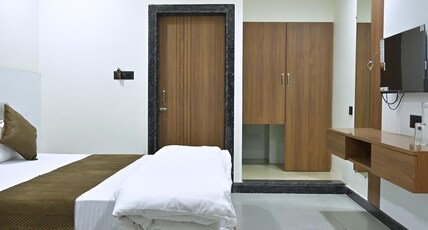 SHREE MAHALAXMI INN LODGING&BOARDING Room Type - Family Room