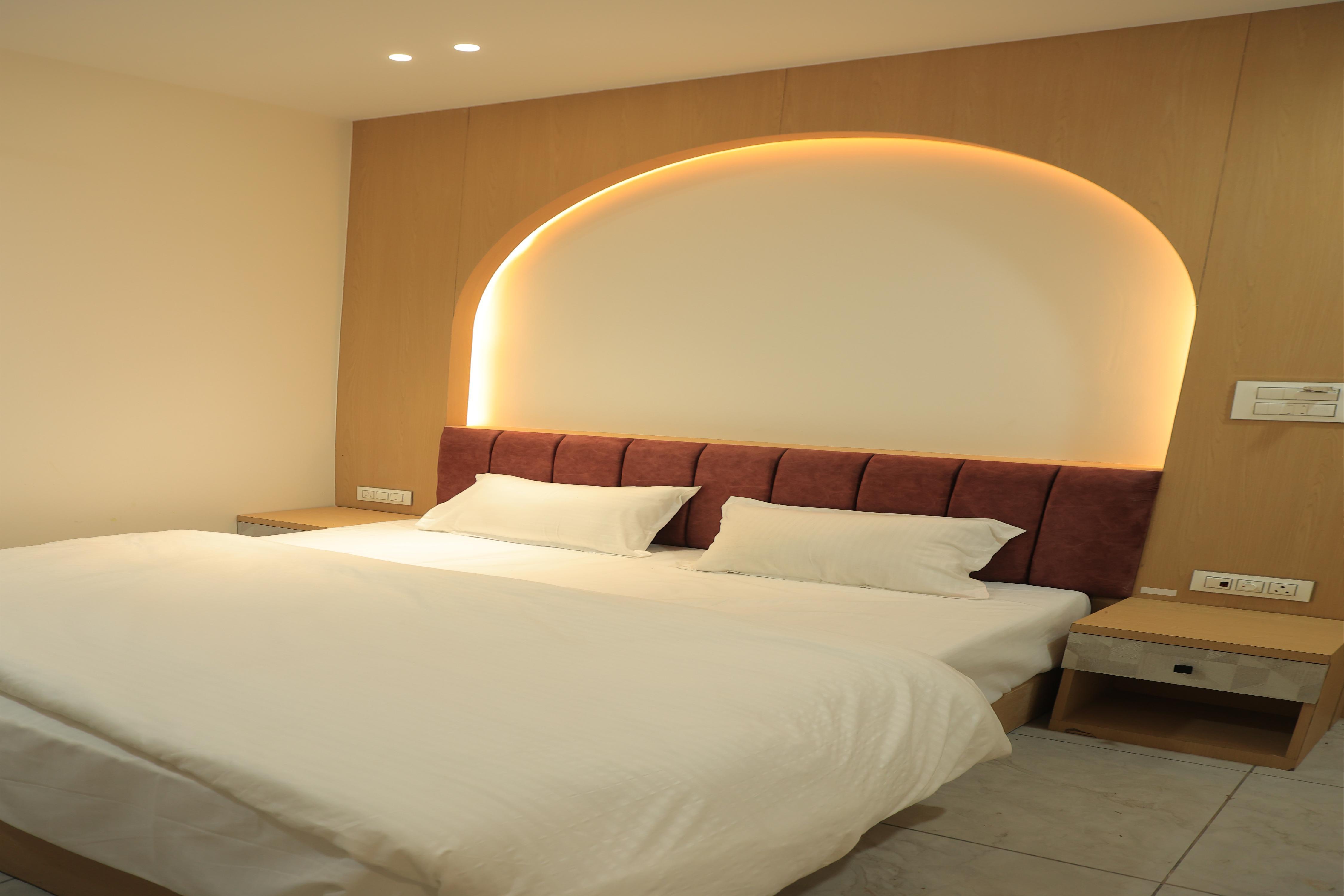 Hotel Shiv Om Room Type - Luxury Room