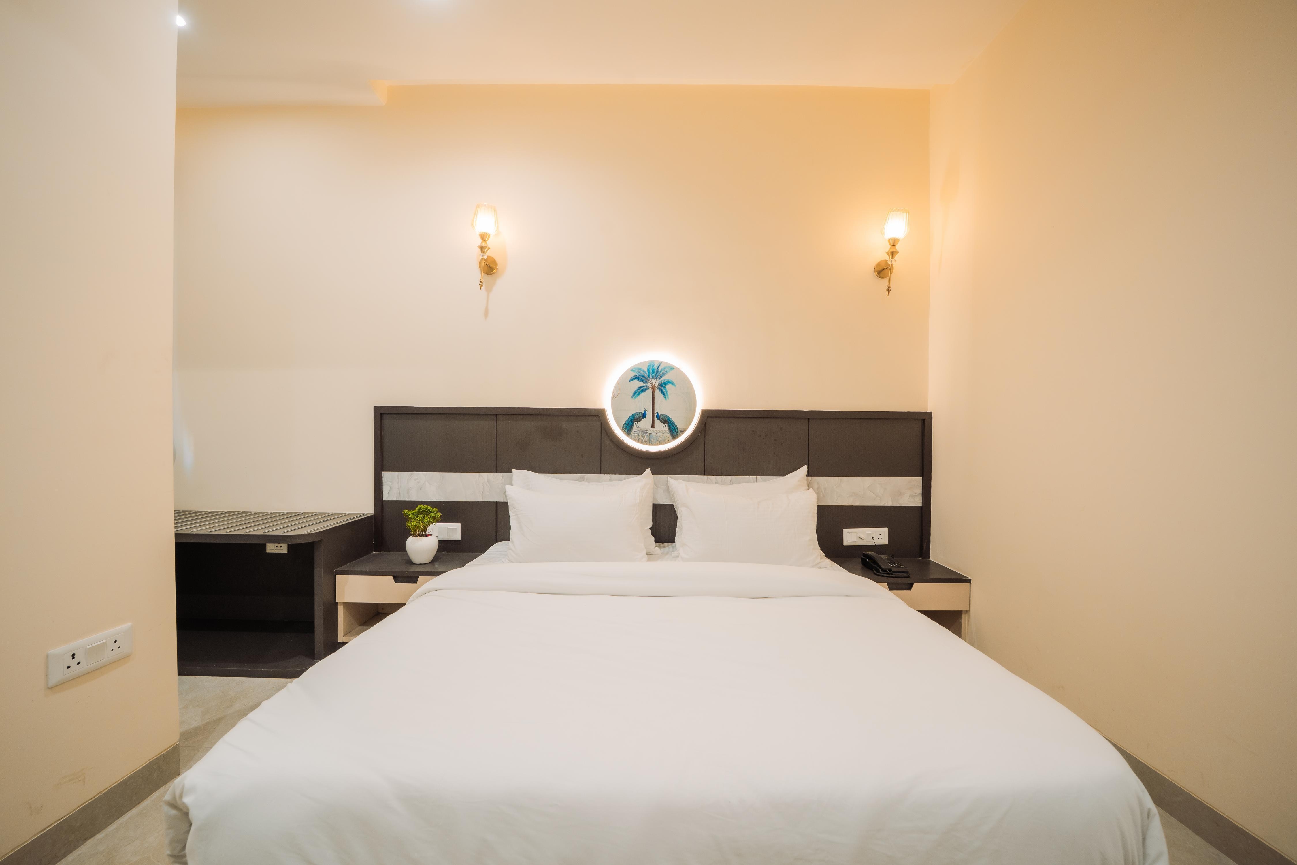 Hotel Shyam Dwar - Tap to explore photos