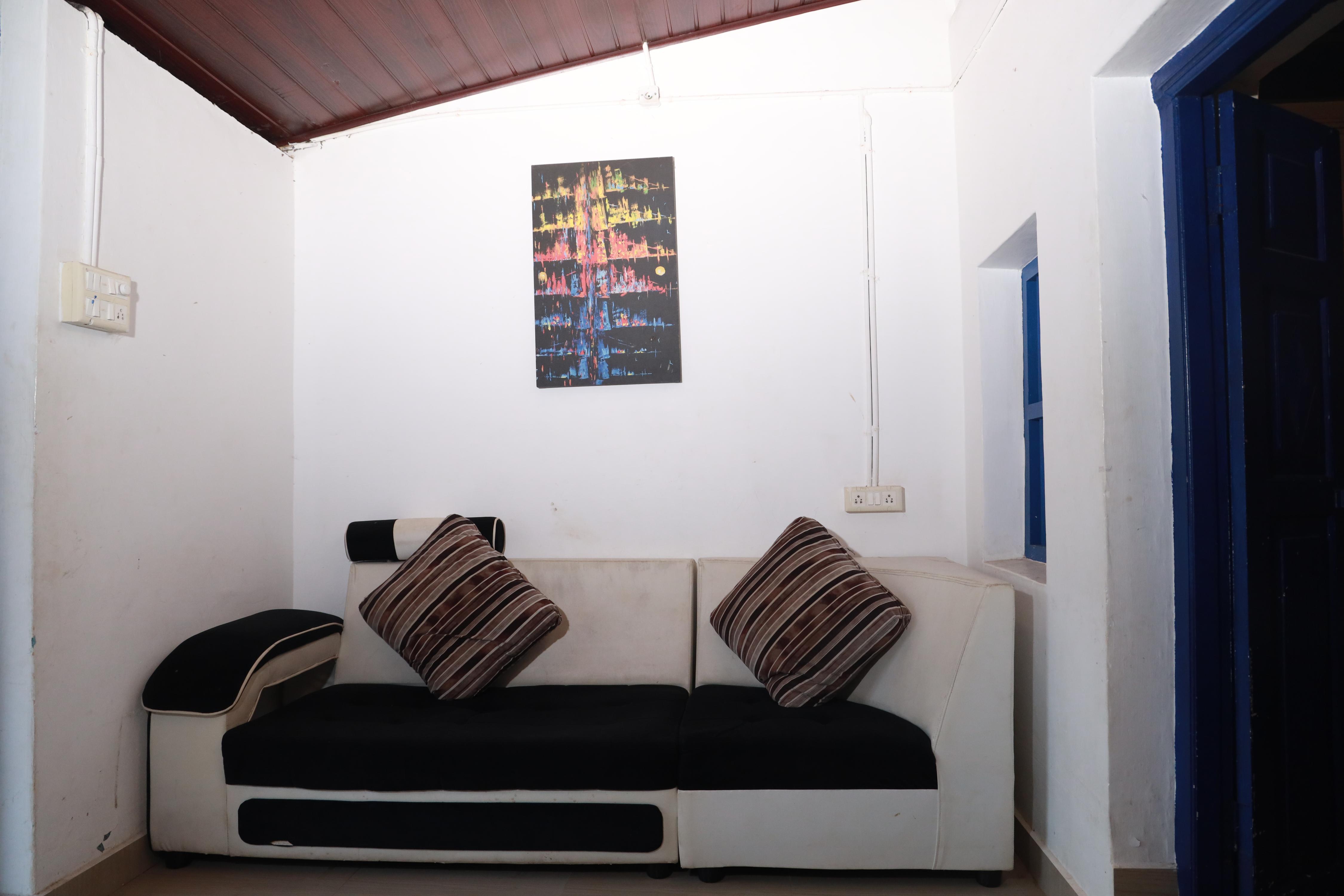 Malpe Beach Guests House - Tap to explore photos
