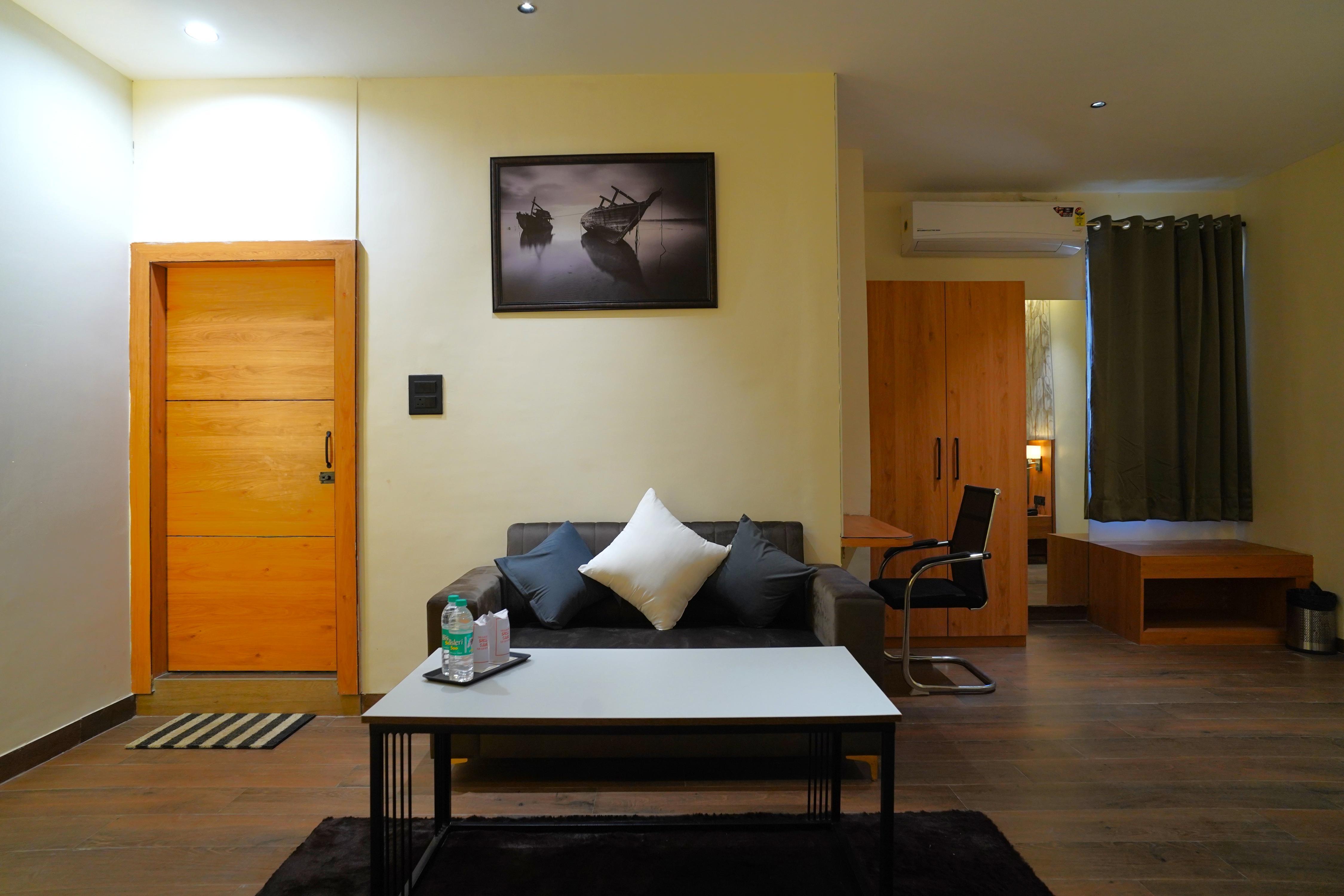 Hotel Kundan Courtyard - Tap to explore photos