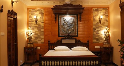 SK Grand Palace (The French Heritage Near White Town) Room Type - Emperor Suite with bathtub SK Grand Palace (The French Heritage Near White Town) Room Type - Emperor Suite with bathtub