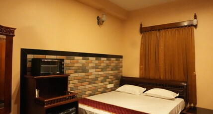 SK Grand Palace  (The French Heritage Near White Town) Room Type - Maharaja Suite with comfy massager