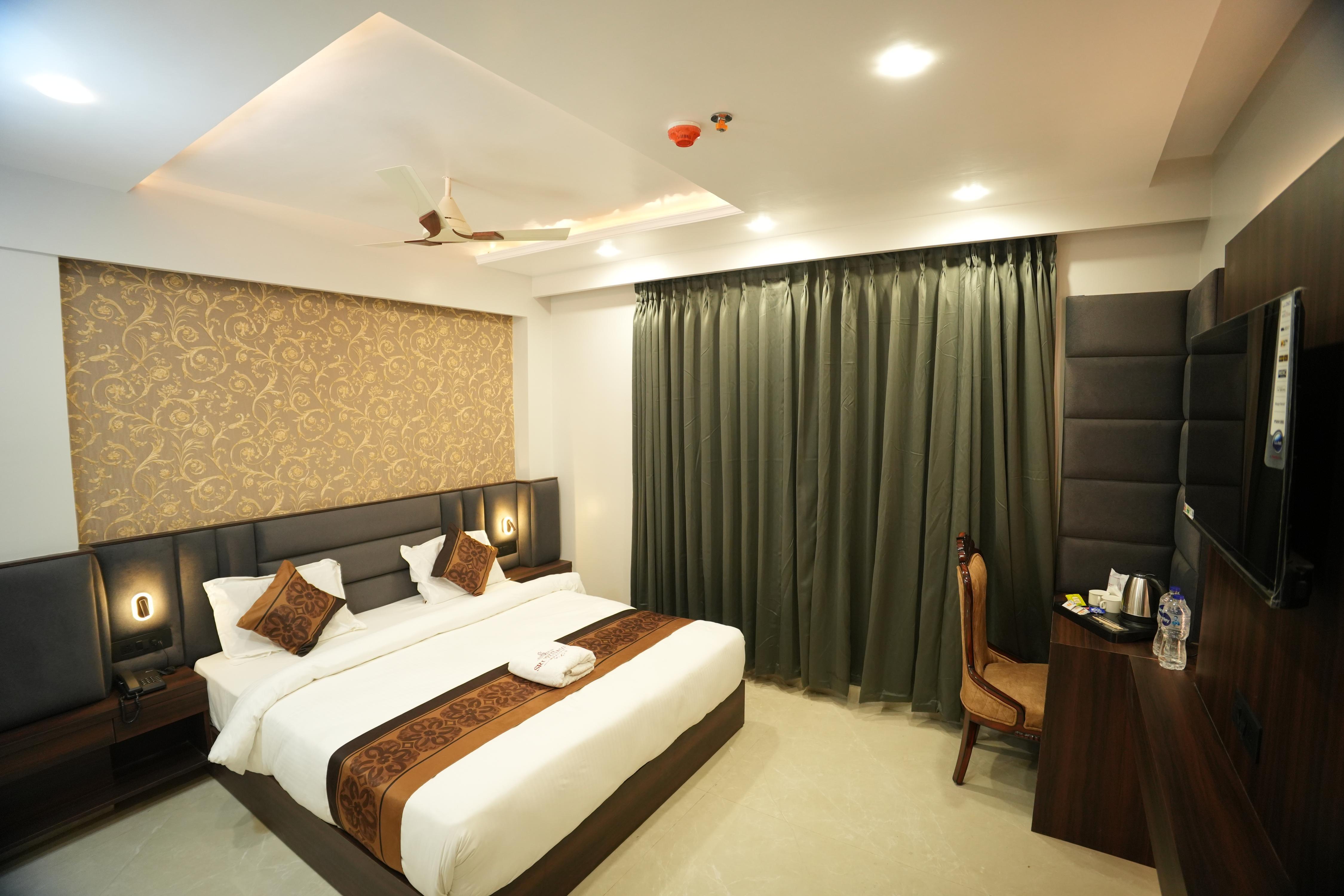Hotel Shri Vinayak Room Type - Deluxe Room