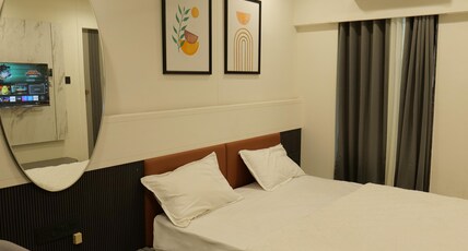 Hotel Paradise Room Type - Deluxe King Bed Room