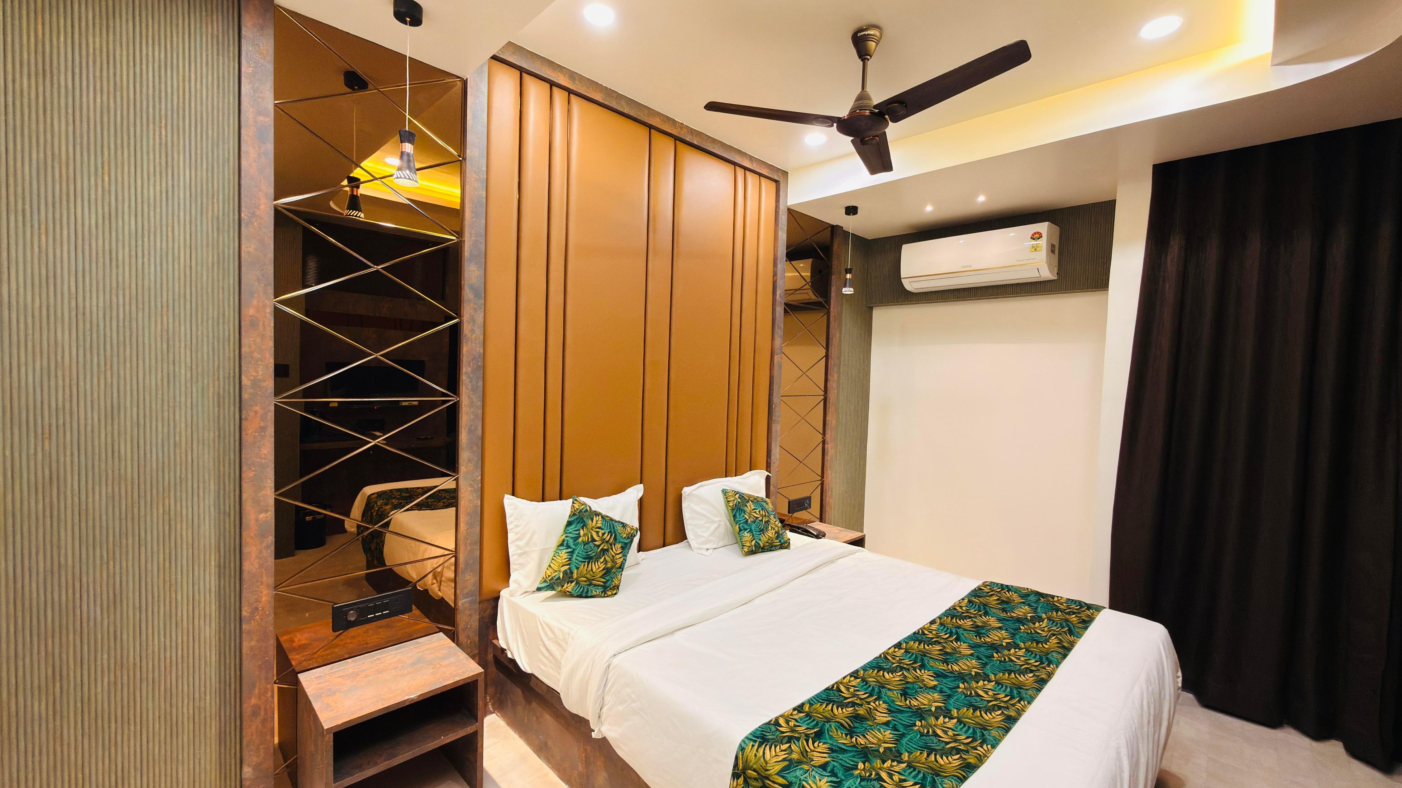 HOTEL RADHE JUNAGADH Room Type - Super Deluxe Room with Bathtub