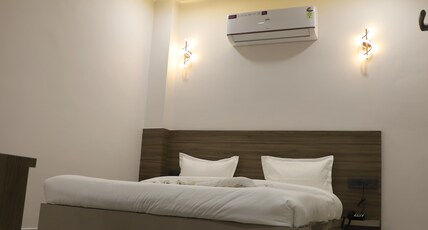 Hotel The 9s Room Type - Deluxe Green Hotel The 9s Room Type - Deluxe Green