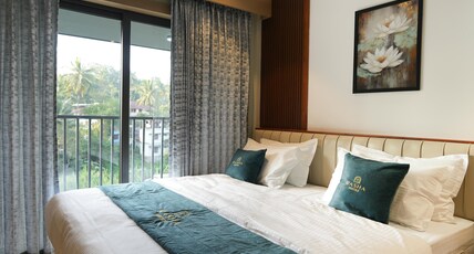 Rasha Suites Room Type - Deluxe King Room with Balcony