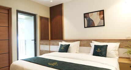 Rasha Suites Room Type - Standard King Room with Balcony