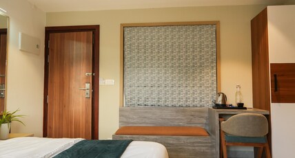 Rasha Suites Room Type - Deluxe King Room with Balcony