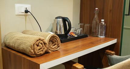 Rasha Suites Room Type - Deluxe Queen Room with AC