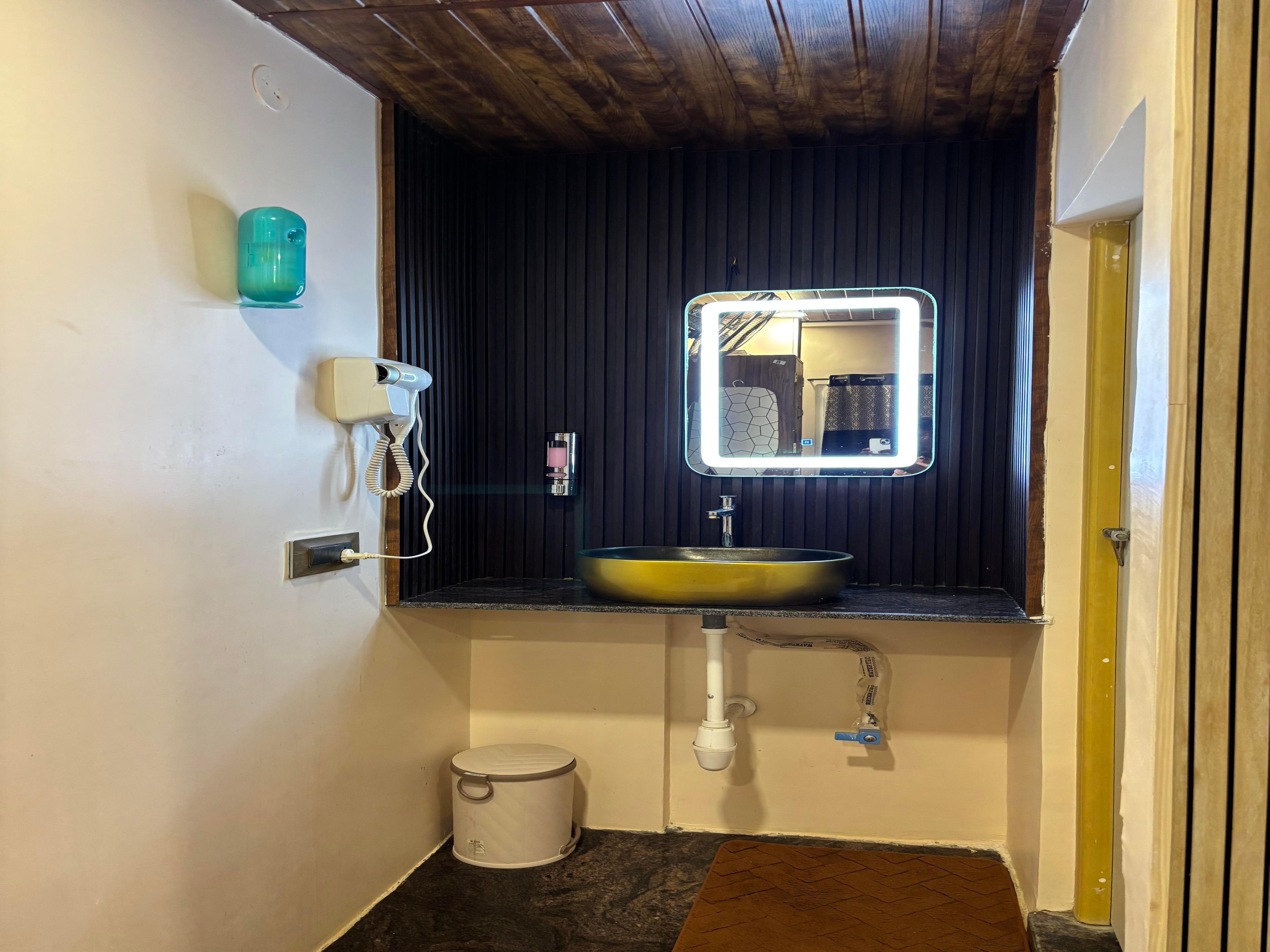 Athlur Grand Inn - Tap to explore photos