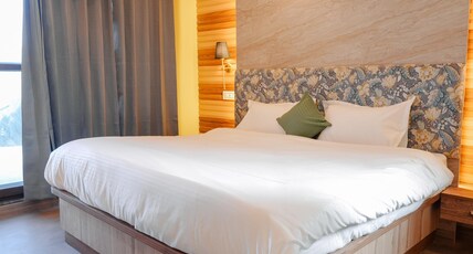 Cloverleaf Stays Room Type - Luxury Room