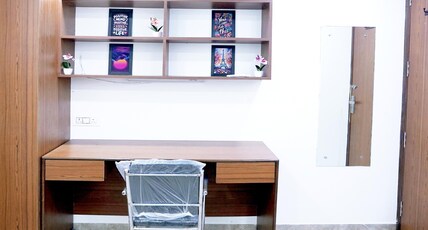 FlexiBay Hostel North Campus Room Type - DELUXE ROOM