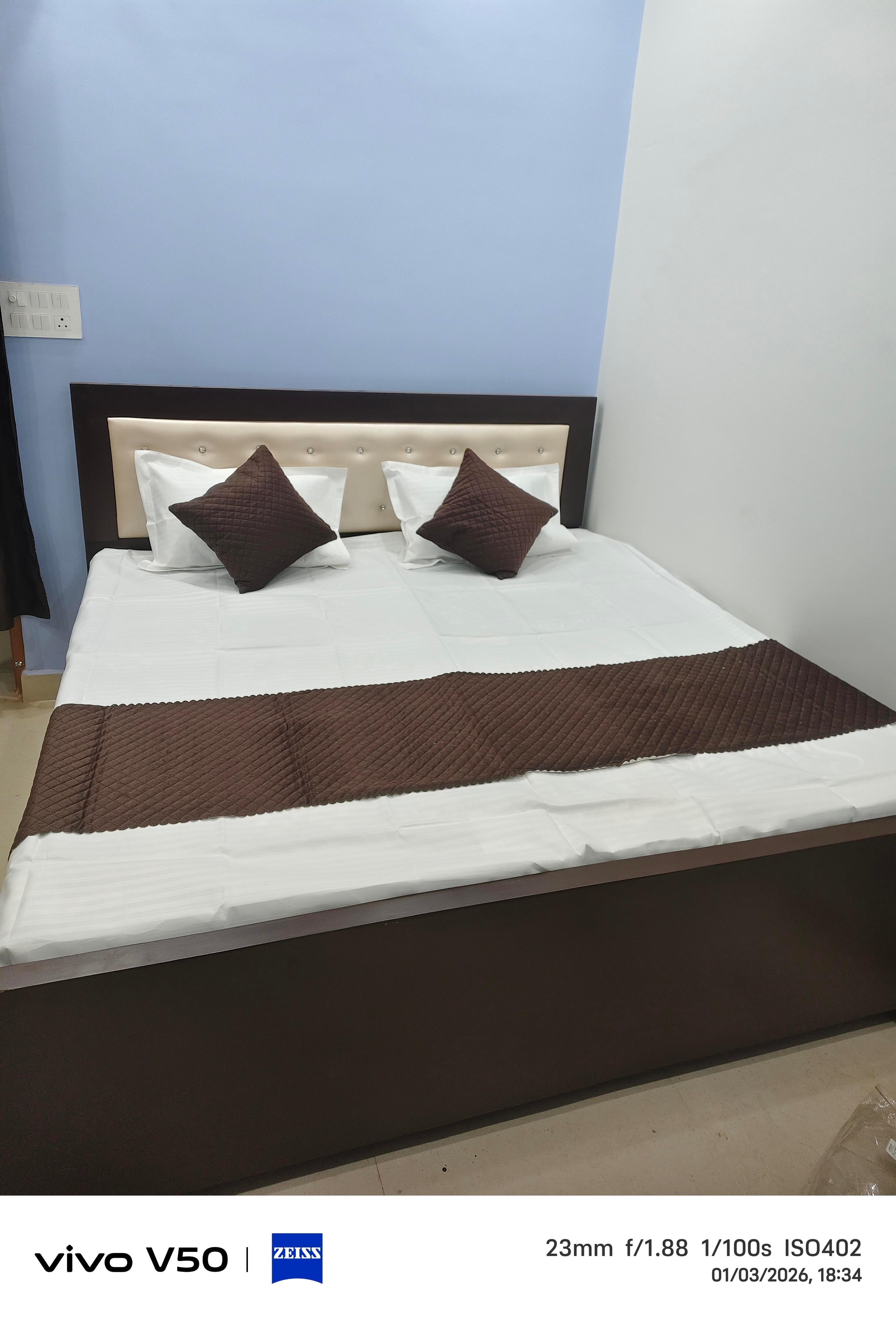 SHRI SHANKAR INN Room Type - Bedroom 6