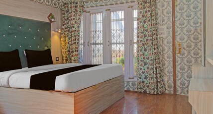 Collection O Kursoo Rajbagh Formerly Mid Valley Residency Room Type - Classic with Balcony