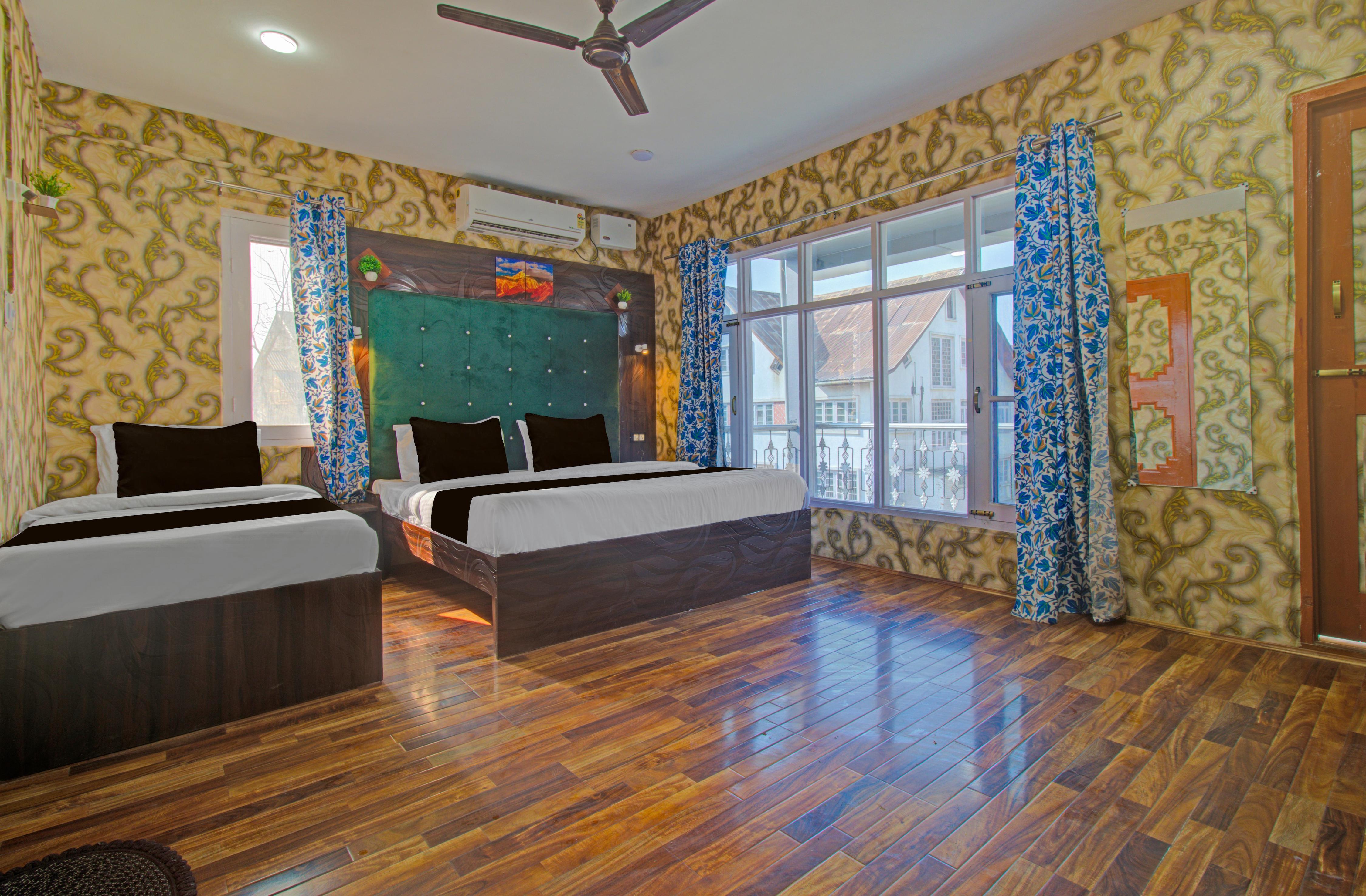 Collection O Kursoo Rajbagh Formerly Mid Valley Residency - Tap to explore photos