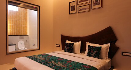Grandpas resort and swimming pool Room Type - Luxury Deluxe Cottage 
