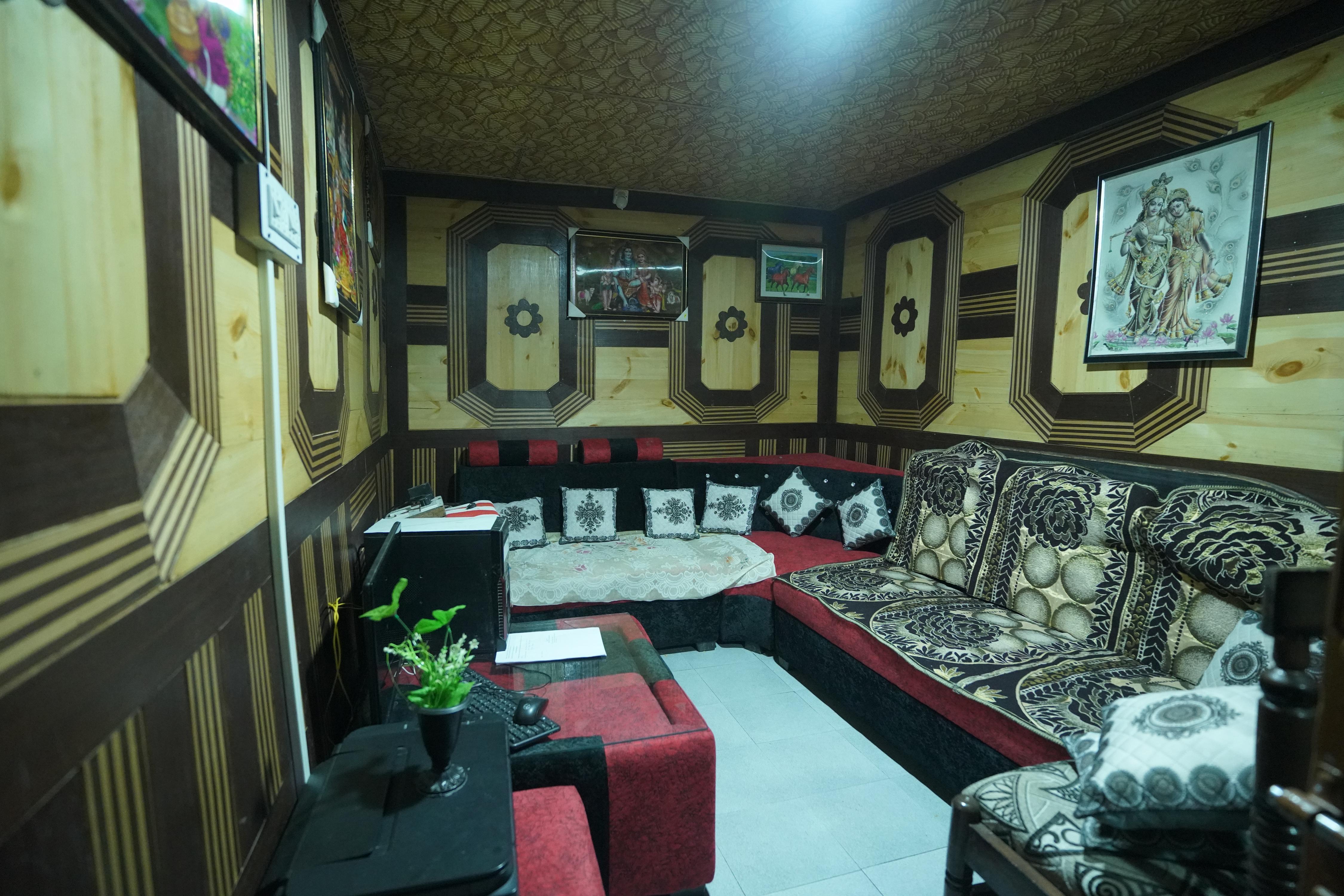 Som Ji Home Stey Sangla - Tap to explore photos