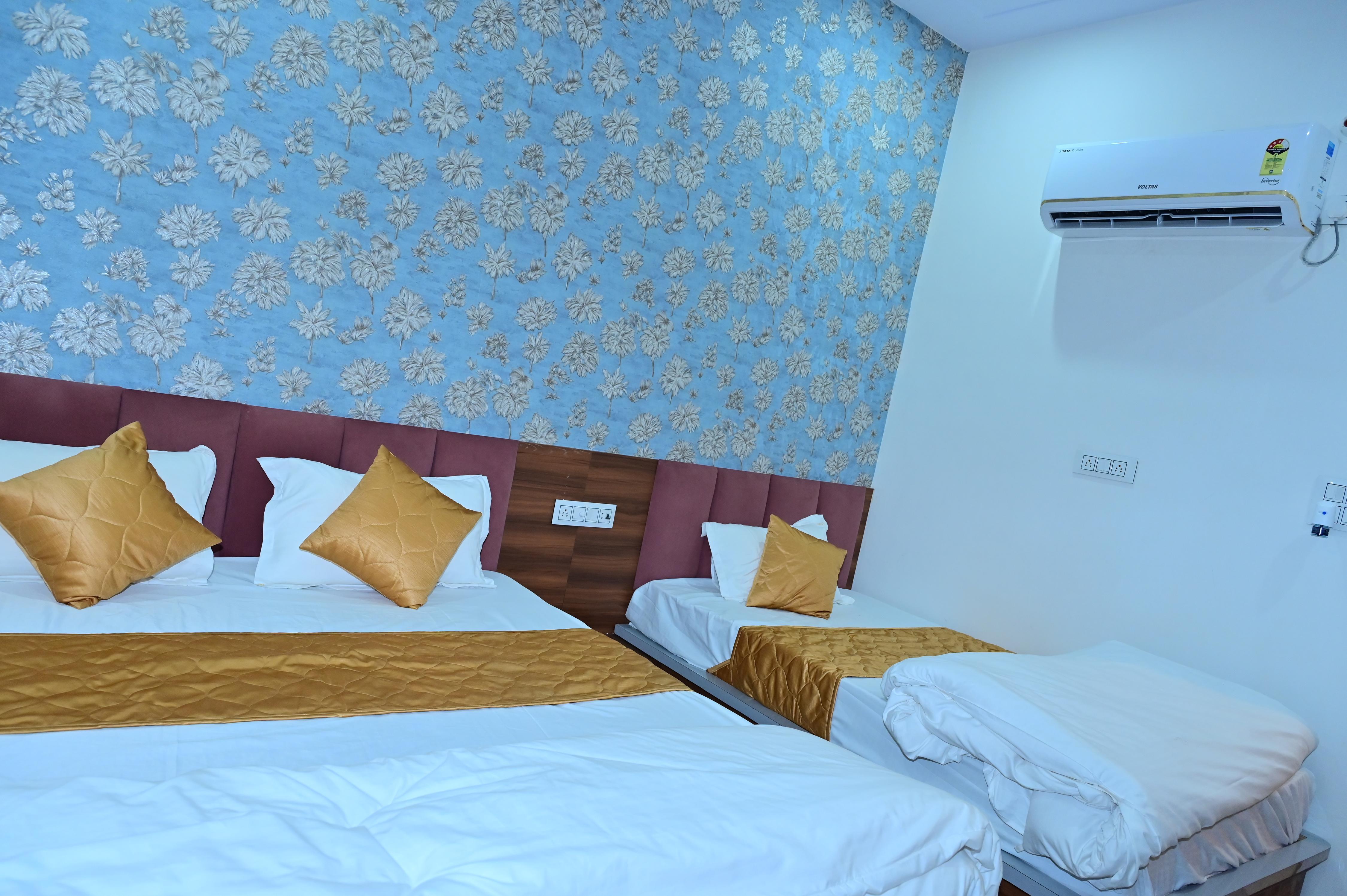 Hotel JR Palace (Free Safe Parking & Near Toran Dwar) Room Type - AC Luxury Triple (1 double bed 1 single bed)