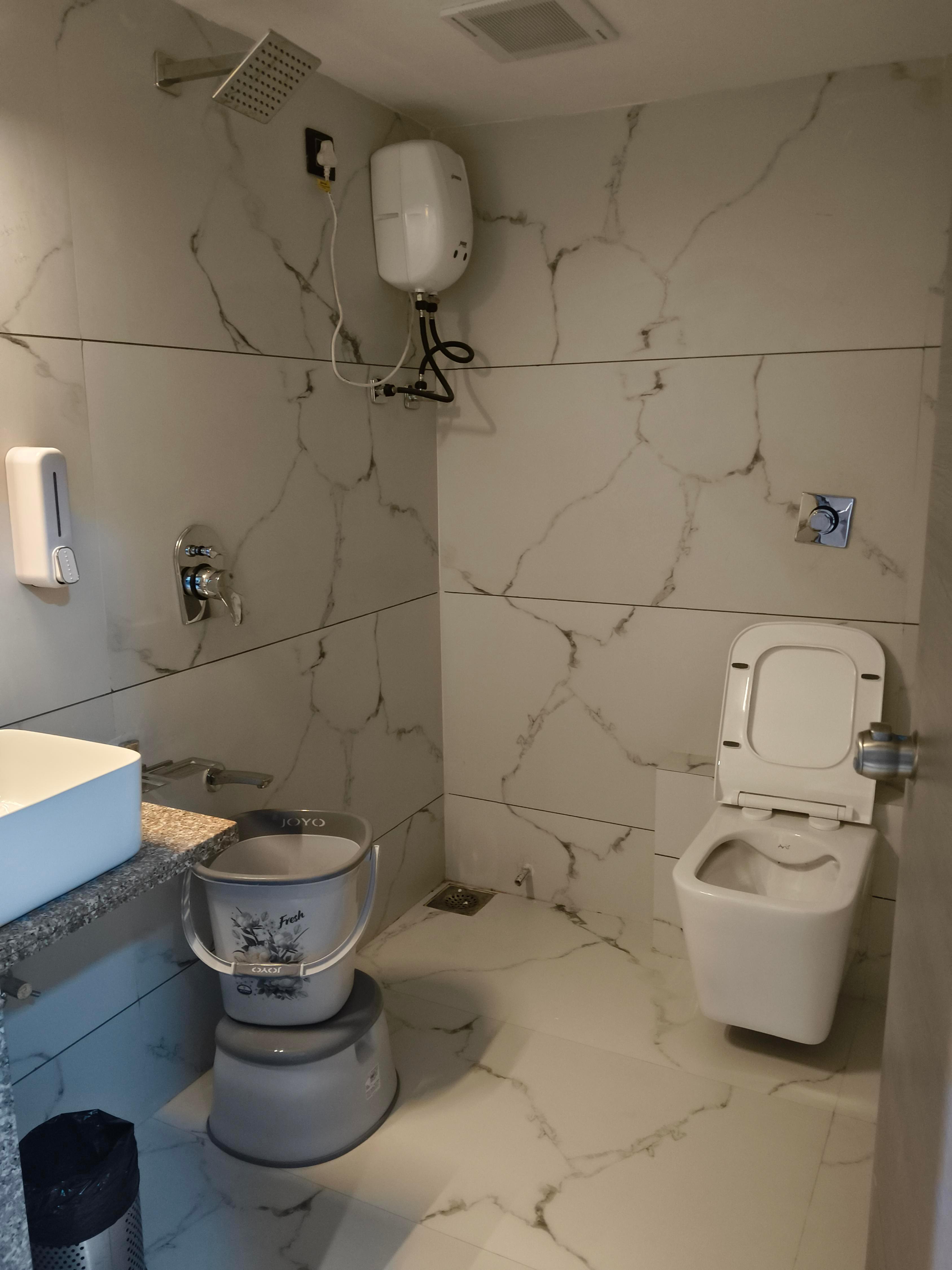 Hotel Bluzill - Tap to explore photos