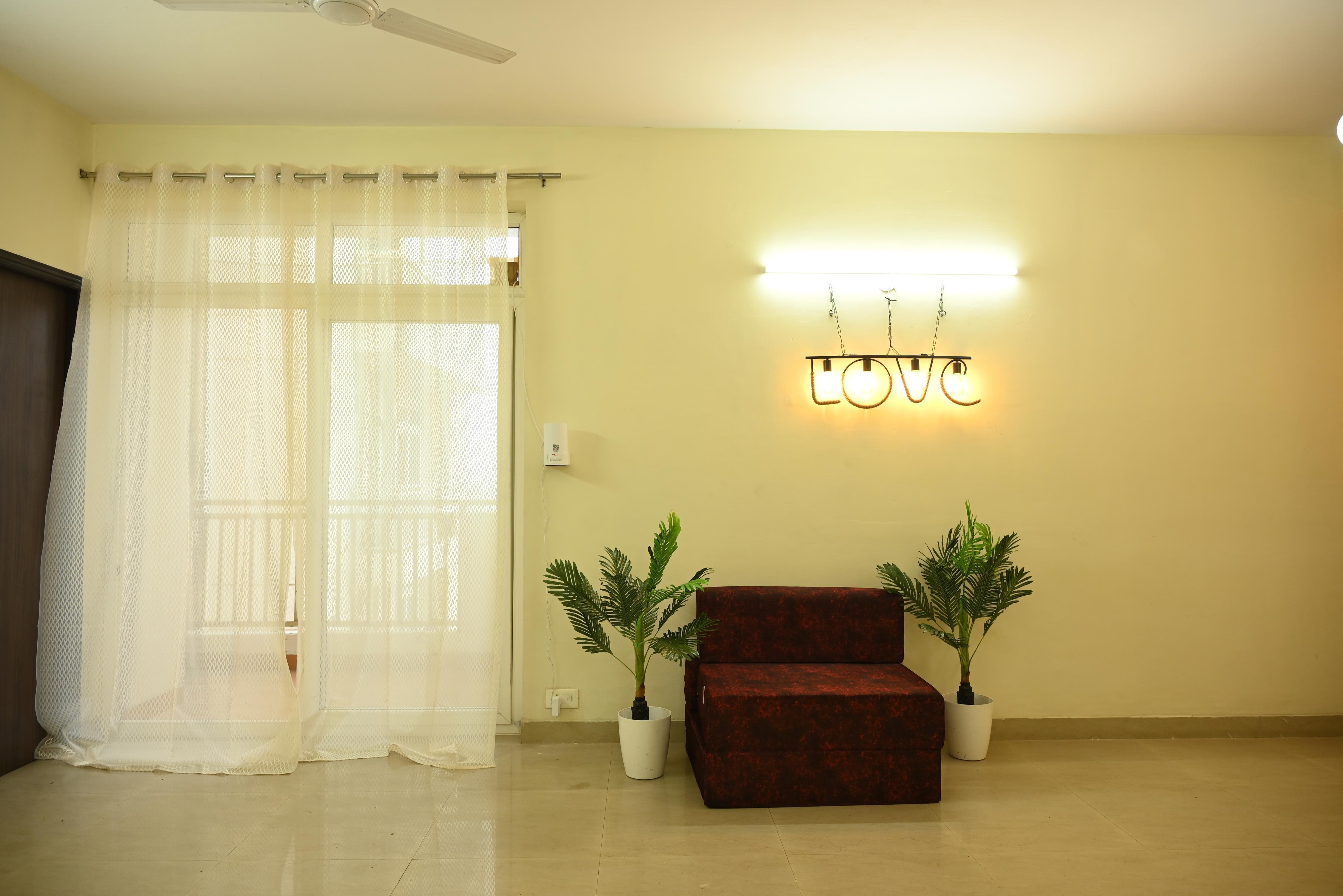 E Globe Spacious 4BHK City Retreat in Agra Society Pool Near Taj Mahal By Homeyhuts