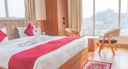 Hotel Annpurna Food Plaza Room Type - Deluxe Room With View